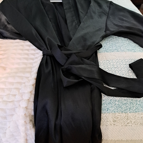 Robe - Picture 3 of 5